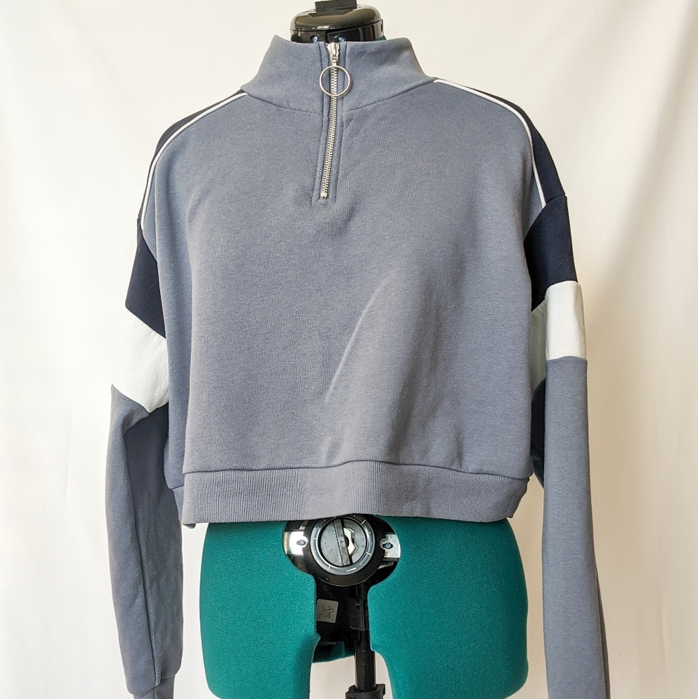 Zip up cropped hoodie by H&M. Loungewear. Sportswear hoodie. Adidas.